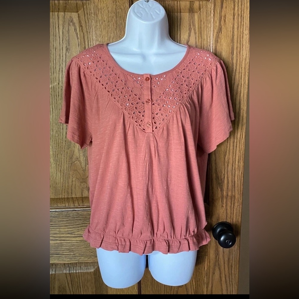 NWT Women’s Lucky Brand Eyelet Blouse. Size Medium.